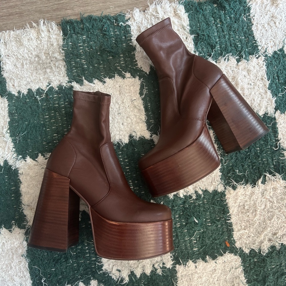 Steve Madden Brown Heeled Boots with Platform